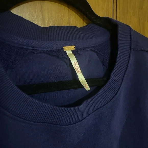 FREE PEOPLE TRISH SWEATSHIRT
Color Eclipse
$88.00 - Picture 4 of 5